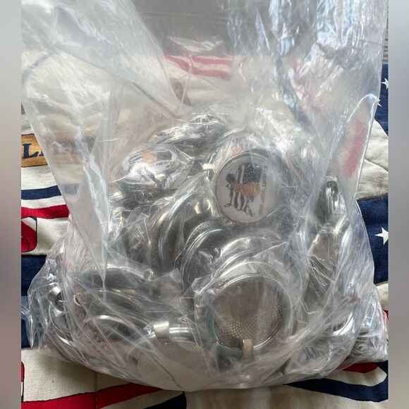 Reseller Bundle! Over 2.8 lbs TRUMP 2020 Collectible Keychains! Give as … - Picture 7 of 9